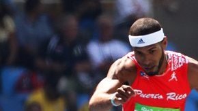 El boricua Javier Culson y el noruego Karsten Warholm en su heat eliminatorio de los 400 con vallas de Río 2016.