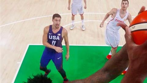 DeAndre Jordan en acción ante España.