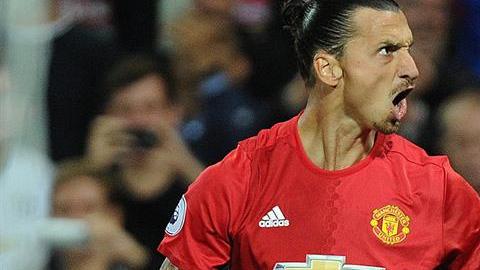 Ibra marcó un doblete y sigue encendido con la camiseta del Man U-