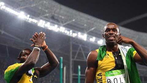 Usain Bolt se impuso con el equipo de Jamaica en los 4x400 m.