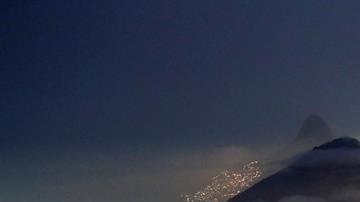 Vista nocturna de Río de Janeiro.