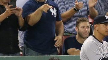 Alex Rodríguez fue abucheado en su última visita al Fenway Park de  Boston.