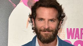 Bradley Cooper hará de esta manera su debut como director.