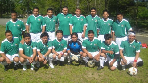 Cosmos derrotó 5-4 a La Barra 53 en un cotejo de grandes emociones.