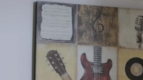 David Zepeda sin camisa en su nuevo video musical