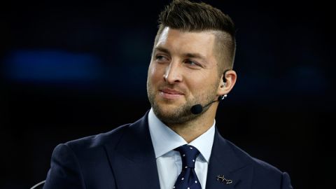 Tebow se niega a terminar su carrera deportiva.