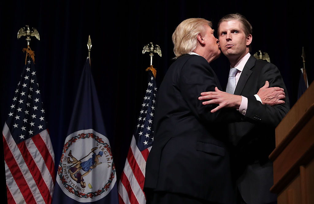 Donald Trump junto a su hijo Eric.