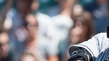 Ichiro Suzuki durante el juego del domingo contra los Rockies en Denver.