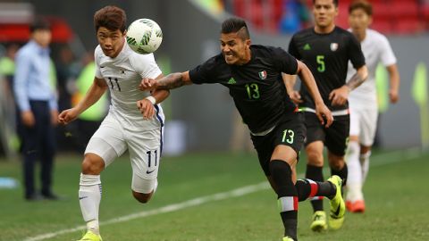 Carlos Salcedo habría sido uno de los jugadores "indisciplinados" del equipo.