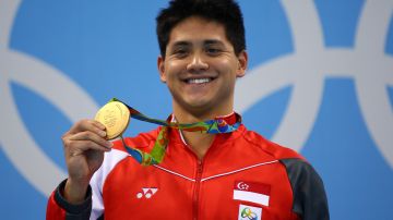 Joseph Schooling consiguió la medalla de oro en los 100 metros mariposa, ganando a Michael Phelps.
