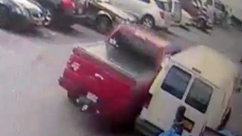 El hecho se reportó en el estacionamiento de un supermercado  en  El Bronx.