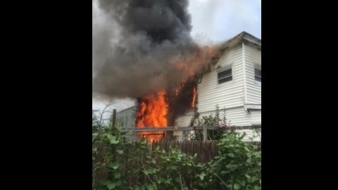 El incendio ocurrió en la calle Este 235 con avenida Carpenter, de El Bronx.
