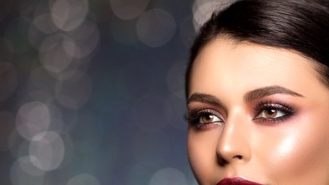 Los labios vino tinto, los ojos ahumados y las pestañas pobladas definen el maquillaje otoñal e invernal 2016.