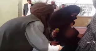 Tanto el padre como el esposo fueron arrestados.