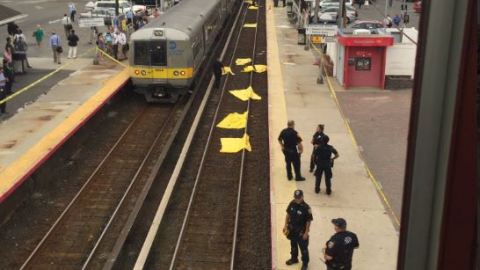 Varias líneas del LIRR fueron suspendidas esta mañana por un atropello.
