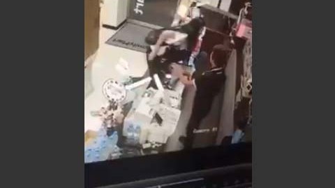 Se cree que la joven padece de sus facultades mentales.