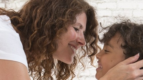 La actitud que adopten los padres frente al nerviosismo del menor influye en la ansiedad o nivel de seguridad que manifieste el niño en el día de su debut en el sistema escolar.