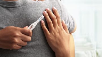 Para un resultado más confiable, las pruebas de embarazo caseras deben de hacerse al día siguiente del primer día del retraso de la menstruación.