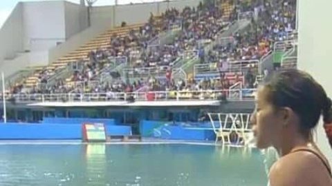 La imagen modificada digitalmente de la clavadista malaya.