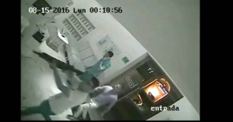 Momento exacto del secuestro de seis hombres en Puerto Vallarta.