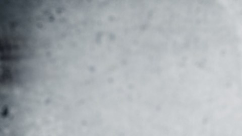 Los gastos en ropa y aparatos de electronica son los que suben la factura./Shutterstock