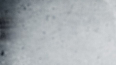 Los gastos en ropa y aparatos de electronica son los que suben la factura./Shutterstock