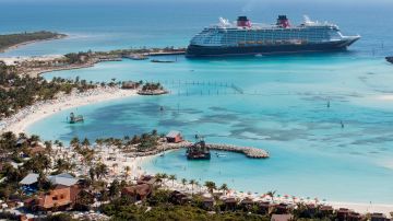El Disney Dream hace una parada en la isla privada que la compañía tiene en las Bahamas.