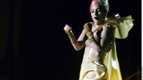 Gaga fue la encargada de entonar el himno de Estados Unidos en el Super Bowl 50.