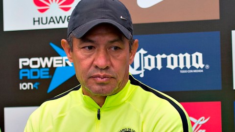 Ignacio Ambriz se va del América por la puerta de atrás.