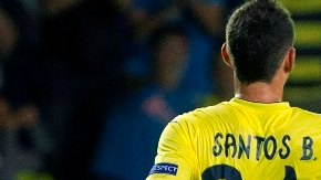 El festejo de Jona dos Santos y Pato en el partido del Villarreal contra el Zurich.