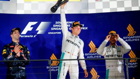 El festejo de Nico Rosberg en Singapur.