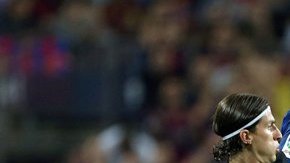 Filipe Luis y Luis Suárez en un duelo muy duro en el partido de este miércoles entre Colchoneros y Culés.