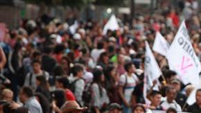 Multitudinaria marcha a dos años de la desaparición de los 43 normalistas.