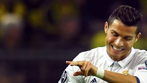 Cristiano buscó a Zidane tras el primer gol ante el Borussia Dortmund.