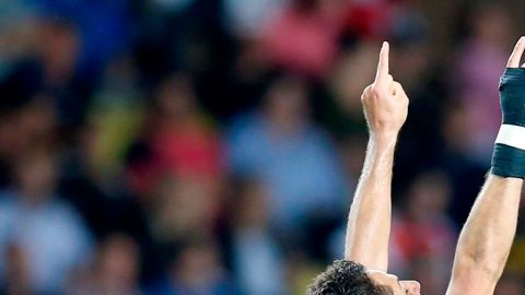 Chicharito sólo marcó seis de sus 100 goles desde fuera del área penal.