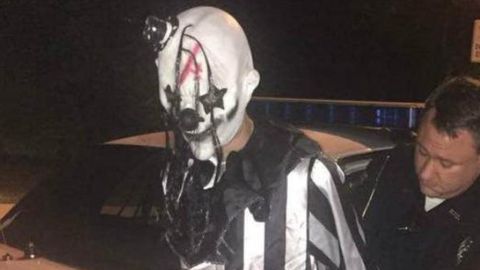 La policía detuvo en Middlesboro, Kentucky, a Jonathan Martin, quien estaba vestido de payaso.