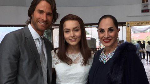 Sebastián Rulli y Angelique Boyer junto a Susana Dosamantes durante las grabaciones de "Tres Veces Ana"