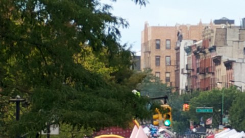 Más de 500 puestos a lo largo de diez cuadras dedicadas a celebrar la diversidad del barrio.