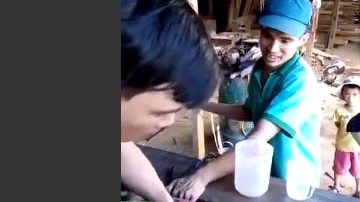 Los comensales necesitaron agua para bajar la "comida".