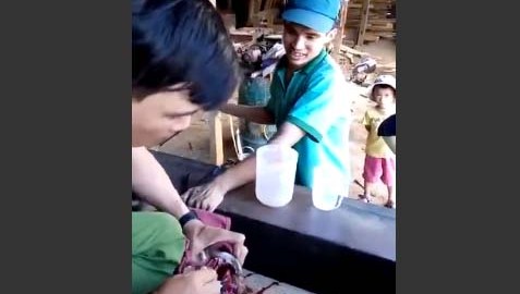 Los comensales necesitaron agua para bajar la "comida".