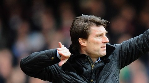 Michael Laudrup vuelve por sus fueros a Catar en una segunda incursión a su futbol.