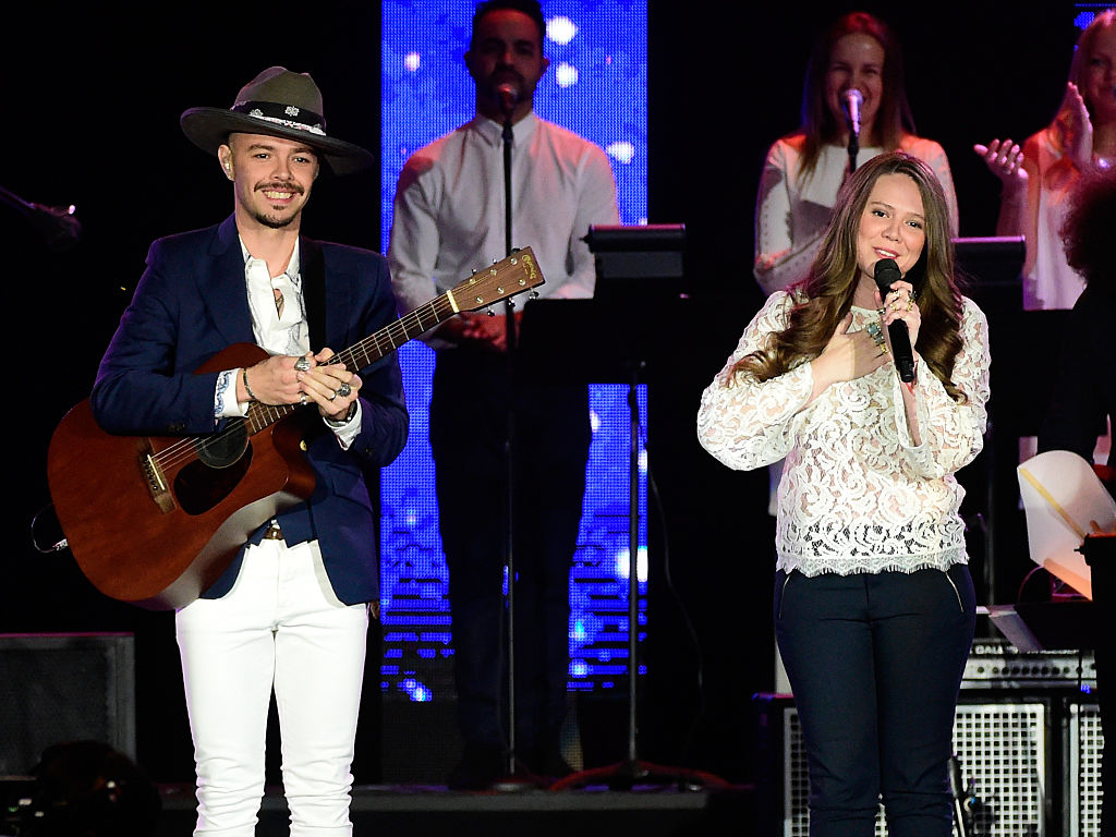 El dúo mexicano vuelve a triunfar en la 17 edición de los Grammy Latinos. 