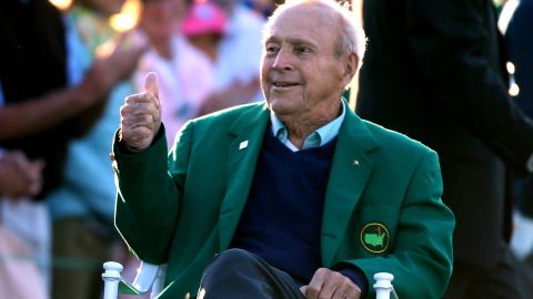 En esta imagen del pasado abril se le ve a Arnold Palmer en Augusta, Georgia, donde fue invitado especial para el inicio del Masters, torneo que obtuvo en cuatro ocasiones.