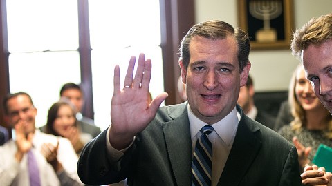 Ted Cruz es uno de los senadores que recibe beneficios por parte de los grupos pro-armas.