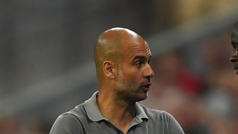 Yaya Touré y Pep Guardiola: tensa situación en Manchester City.