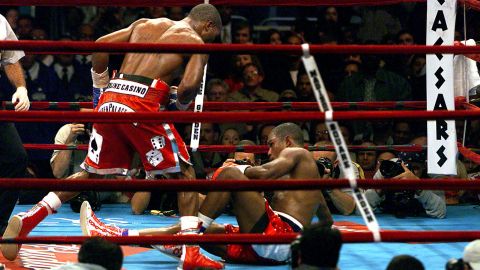 29 Sept. 2001:  Bernard Hopkins noquea a Felix Trinidad