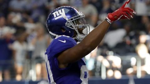 Víctor Cruz, receptor de los NY Giants, celebra con su sello propio el touchdown que marcó la diferencia el domingo para vencer a los Cowboys de Dallas.