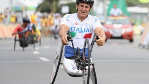 Alex Zanardi es un verdadero gigante y con sus tres oros en Rio 2016 lo reitera.