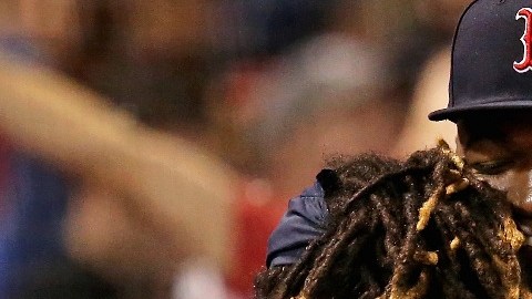 David Ortiz y Hanley Ramírez, fundidos en un abrazo tras el triunfo de Boston sobre los Yankees en Fenway Park.