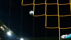 Keylor Navas rechazó un balón que pudo haber tomado que culminó en el primer gol del BVB.